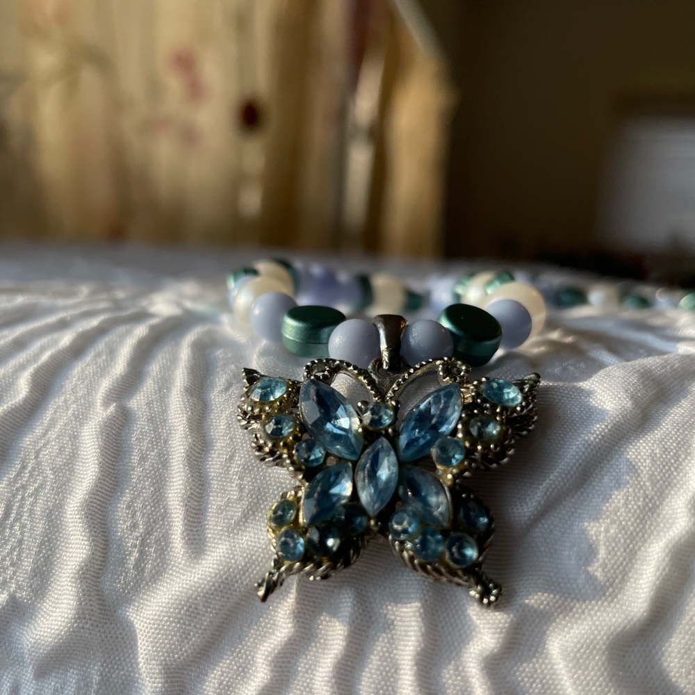 𝐵𝑢𝑡𝑡𝑒𝑟𝑓𝑙𝑦 Kandi Rave Princess Necklace - Picture 2 of 6